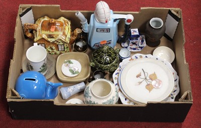 Lot 92 - A box of miscellaneous items, to include...
