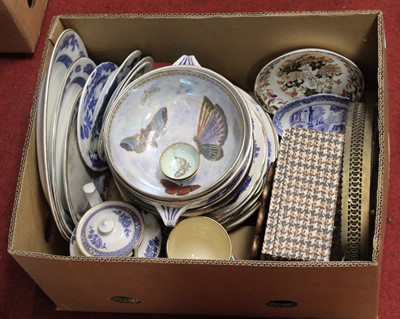 Lot 102 - A box of miscellaneous items, to include...