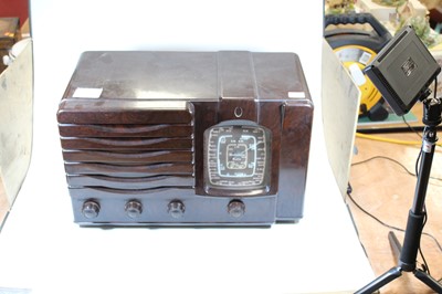 Lot 128 - A mid 20th century brown bakelite cased radio,...