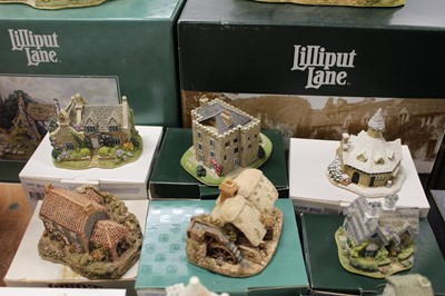 Lot 112 - A collection of 21 assorted Lilliput Lane...