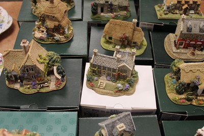 Lot 121 - A collection of 18 boxed Lilliput Lane cottage...
