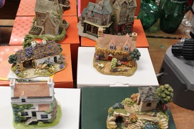 Lot 123 - A collection of 11 boxed Lilliput Lane cottage...