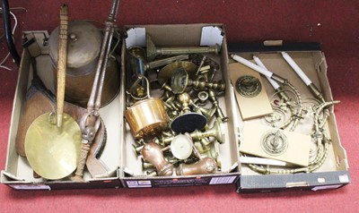Lot 173 - Three boxes of miscellaneous metalware, to...