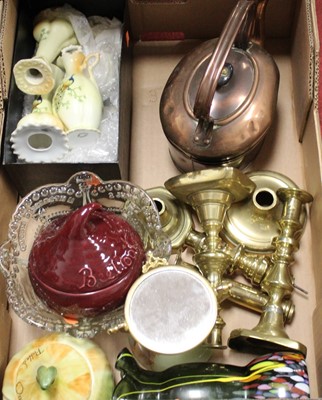 Lot 184 - A box of miscellaneous items, to include a...