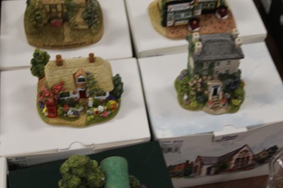 Lot 163 - A collection of 16 Lilliput Lane boxed cottage...