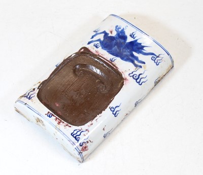 Lot 209 - A Chinese blue and white inkstone stand,...