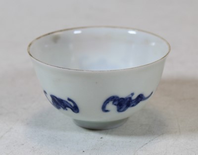 Lot 240 - A Chinese export porcelain blue and white tea...