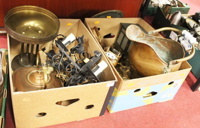 Lot 300 - Two boxes of miscellaneous metalware, to...