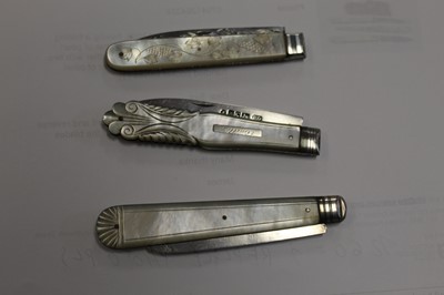 Lot 333 - A Victorian pocket knife, having a folding...