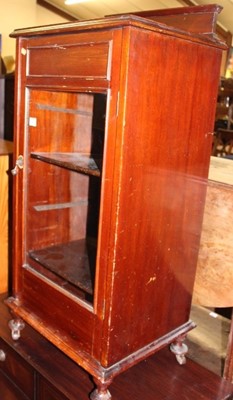 Lot 1476 - An Edwardian mahogany ledgeback single door...