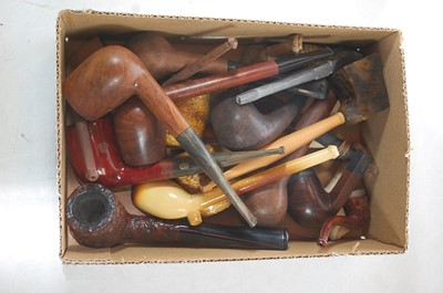 Lot 445 - A collection of assorted smoking pipes, to...