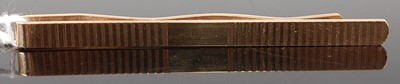 Lot 397 - A modern 9ct gold gent's tie-clip, 7.8g, 7cm