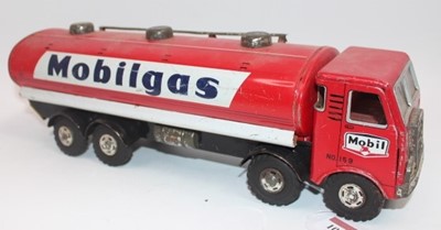 Lot 1026 - Horikawa No.194 Mobilgas Tanker comprising of...