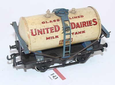 Lot 143 - 1939-41 Hornby United Dairies milk tank wagon,...