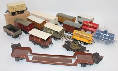 Lot 146 - Tray of mainly Hornby rolling stock:- 3 x...