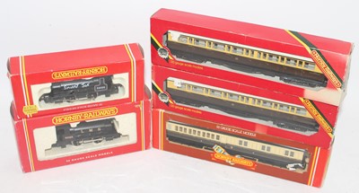 Lot 472 - Hornby - 2 locos and 3 coaches: R782 'Smoky...