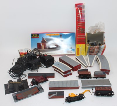 Lot 473 - Large tray containing variety of mainly Hornby...