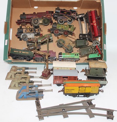 Lot 167 - Large tray containing five Hornby locos in...