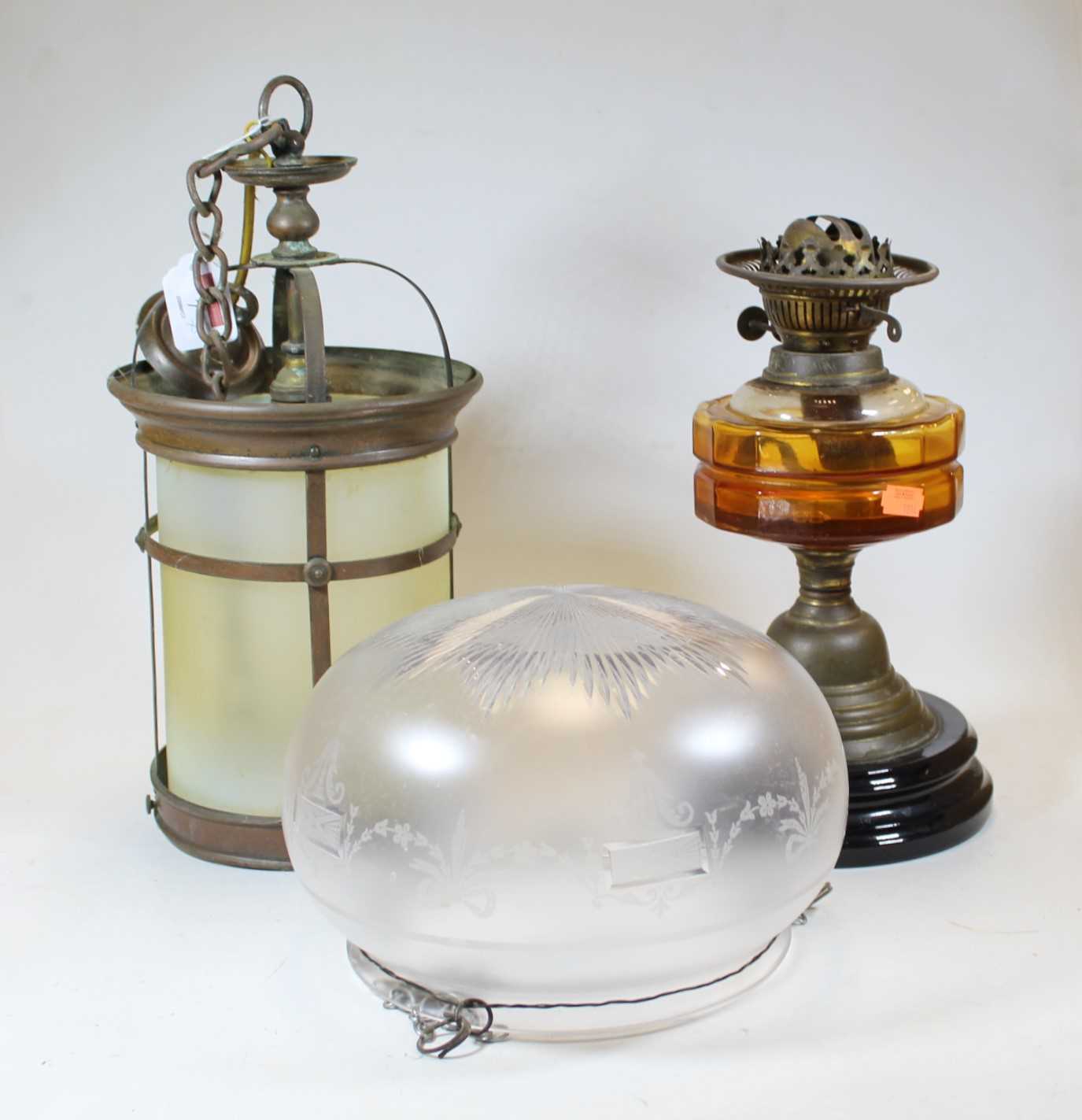 Lot 7 - An early 20th century brass oil lamp, with...