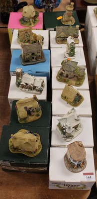 Lot 165 - A collection of 13 Lilliput Lane models, to...