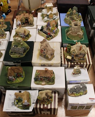 Lot 166 - A collection of 15 Lilliput Lane models, to...