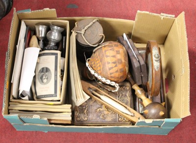 Lot 191 - A box containing a collection of various items...