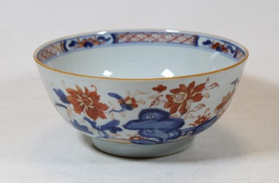 Lot 255 - A Chinese Imari footed bowl, 18th/19th century,...