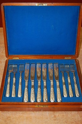 Lot 261 - A cased set of twelve late Victorian silver...