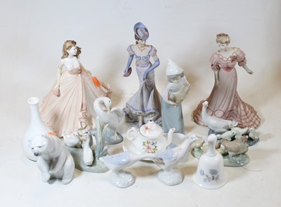 Lot 262 - Assorted chinaware, to include Lladro polar...