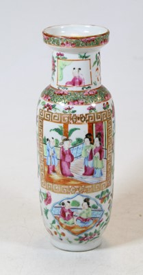 Lot 199 - A 19th century Chinese Canton vase the flared...