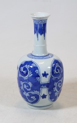 Lot 212 - A circa 1900 Chinese blue & white porcelain...