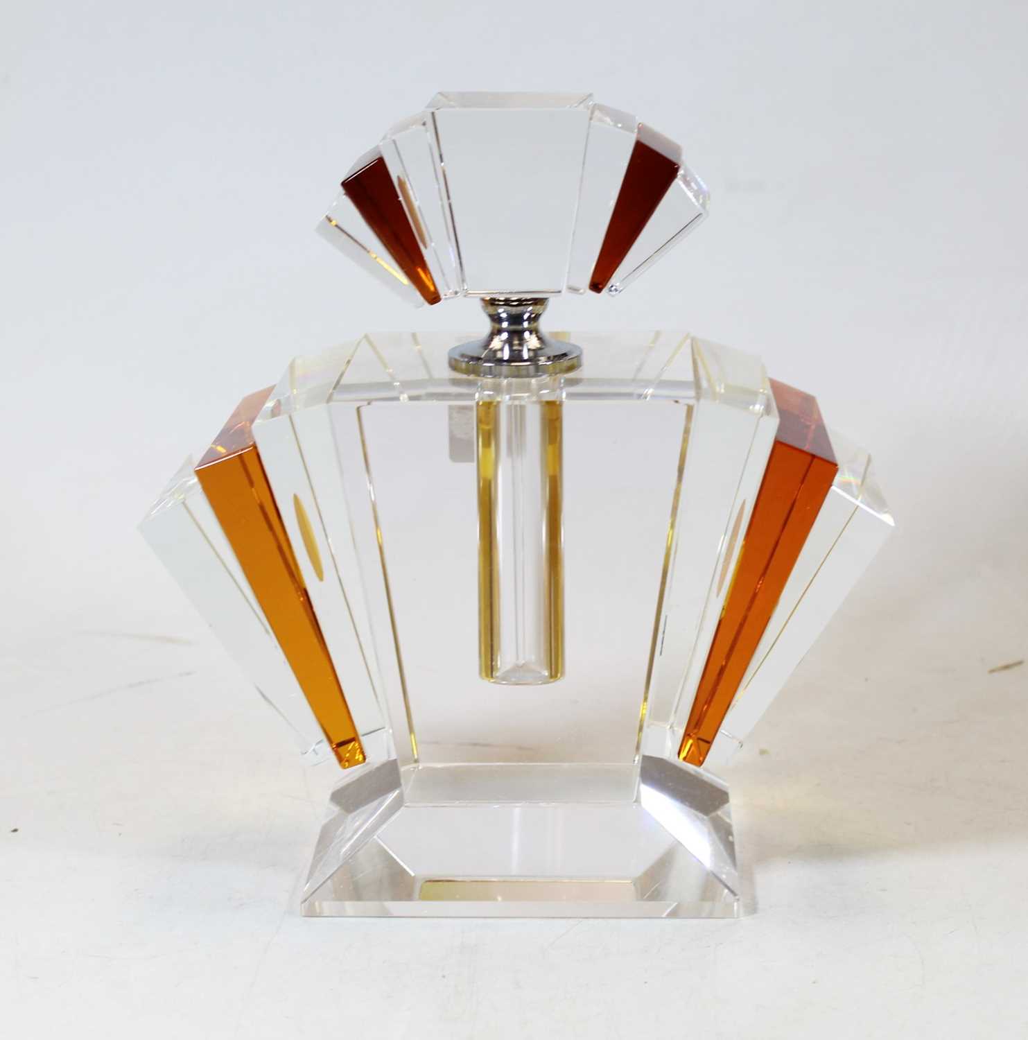 Lot 214 - An Art Deco style glass scent bottle of fan...