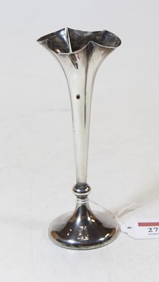 Lot 274 - An Edwardian silver trumpet shaped spill vase...