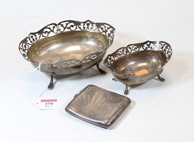 Lot 279 - A George V silver bowl, of shaped oval form...