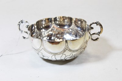 Lot 276 - An early 20th century silver bowl of scalloped...