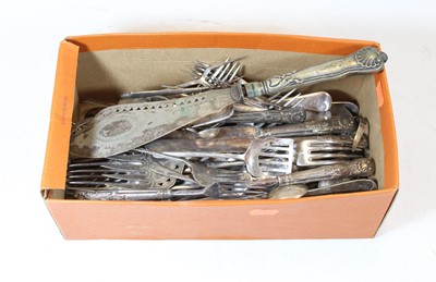 Lot 285 - A box of miscellaneous loose flatware, to...