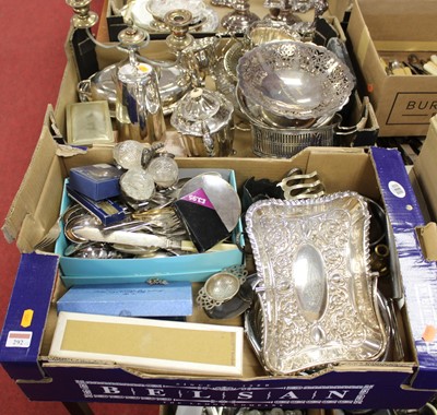 Lot 292 - Two boxes of miscellaneous metalware, to...