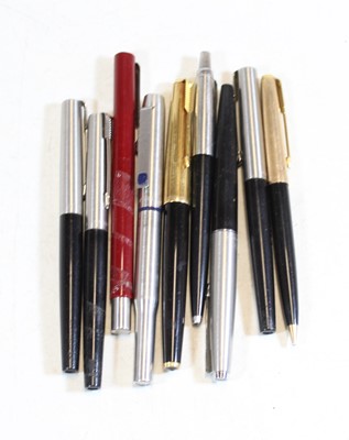 Lot 328 - A collection of 9 various Parker fountain pens...