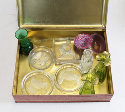 Lot 357 - A small collection of modern glassware, to...