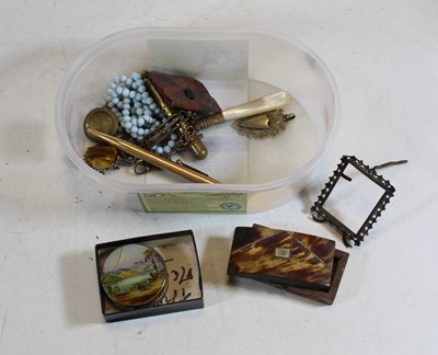 Lot 366 - A small collection of miscellaneous items, to...