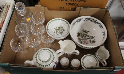 Lot 374 - A box of miscellaneous china and glassware, to...