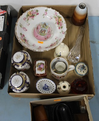 Lot 382 - A box of miscellaneous china, to include...