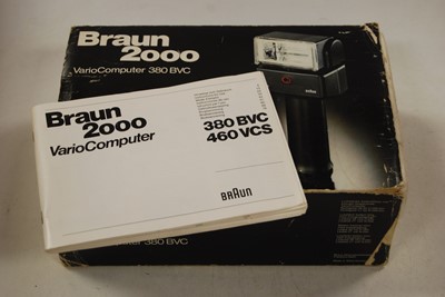 Lot 113 - A boxed Braun 2000 computer flash unit etc