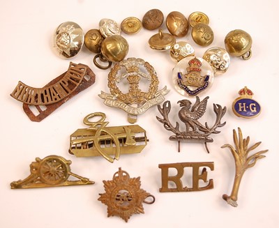 Lot 2220 - A collection of cap badges and insignia to...