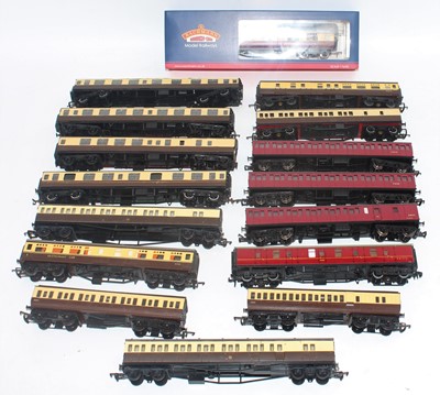 Lot 429 - 16 assorted bogie coaches, various makes,...