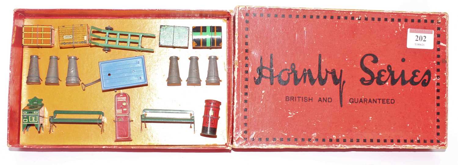 Lot 202 - 1927-41 Hornby Railway accessories set no. 4....