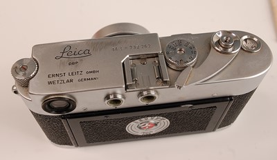 Lot 3202 - A Leica M3 35mm Rangefinder camera, serial...