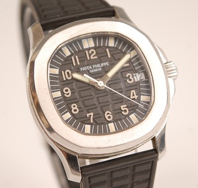 Lot 3160 - A gent's Patek Philippe Aquanaut stainless...