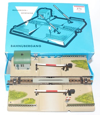 Lot 371 - Marklin HO automatic level crossing (NM-BE)