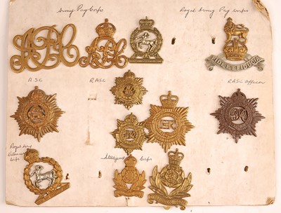 Lot 2215 - A collection of cap badges and insignia to...